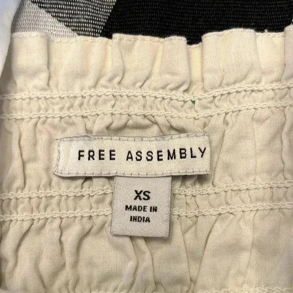 Free Assembly size XS crop top - Picture 4 of 4